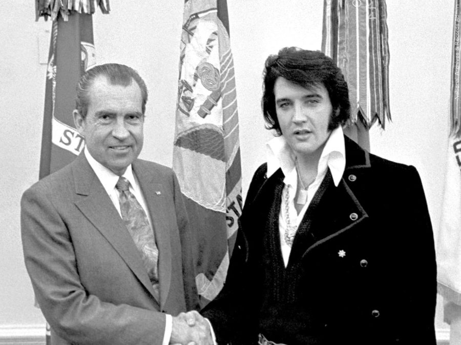 Former President Richard Nixon (Left) and pop-icon Elvis Presley (Right) in Dec. 1970. 
