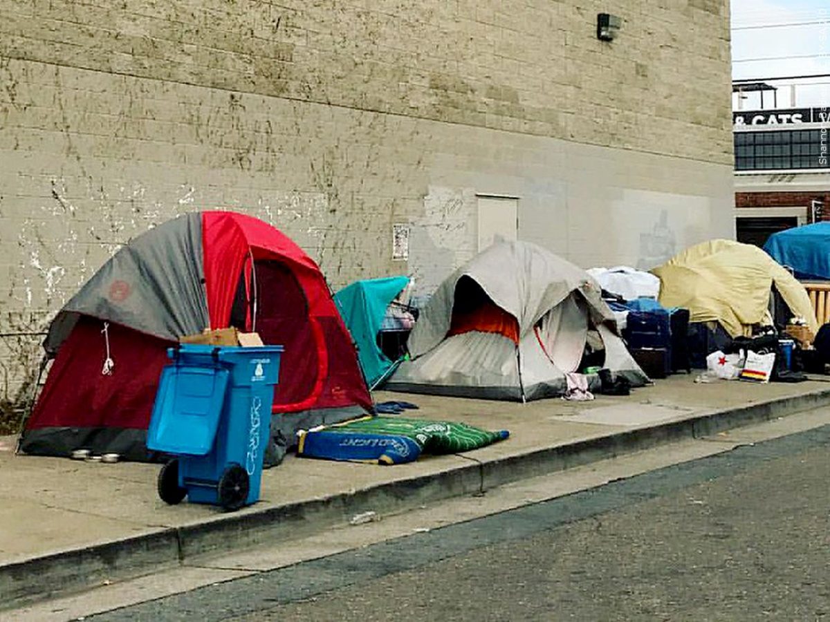 Atlanta mayor signs order to aid homeless population