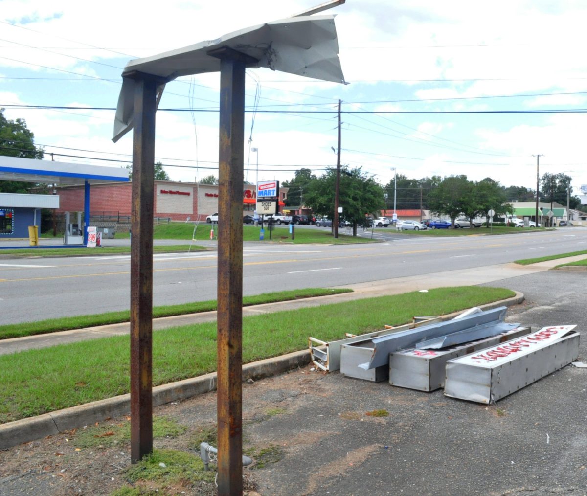 hurricane damages Milledgeville (wide angle)